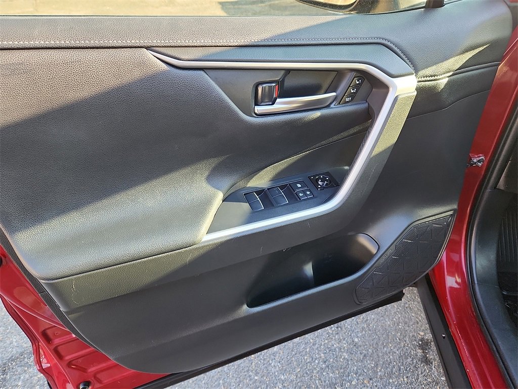 Used 2021 Toyota RAV4 Limited image 12