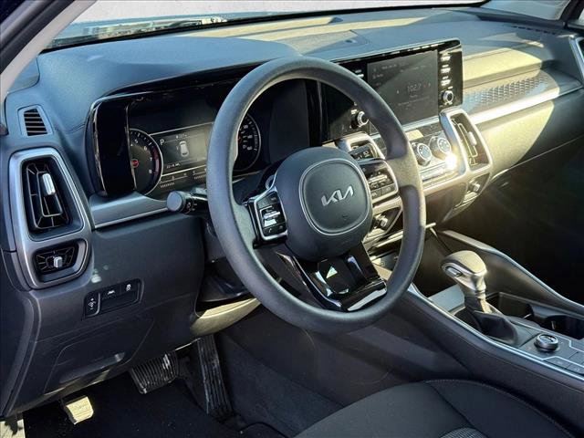 Used 2023 Kia Sorento LX image 9