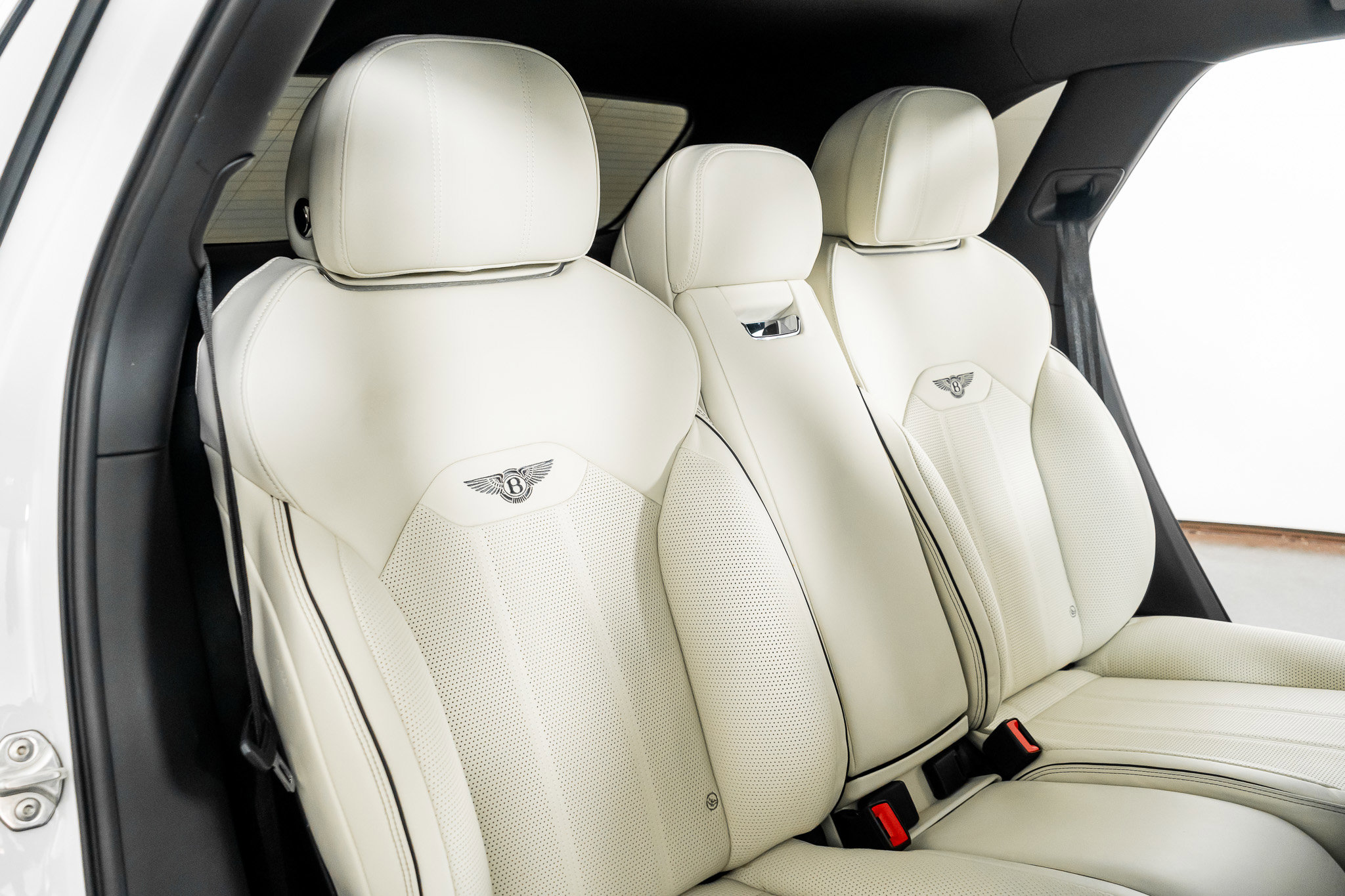 Used 2023 Bentley Bentayga Extended Wheelbase image 34