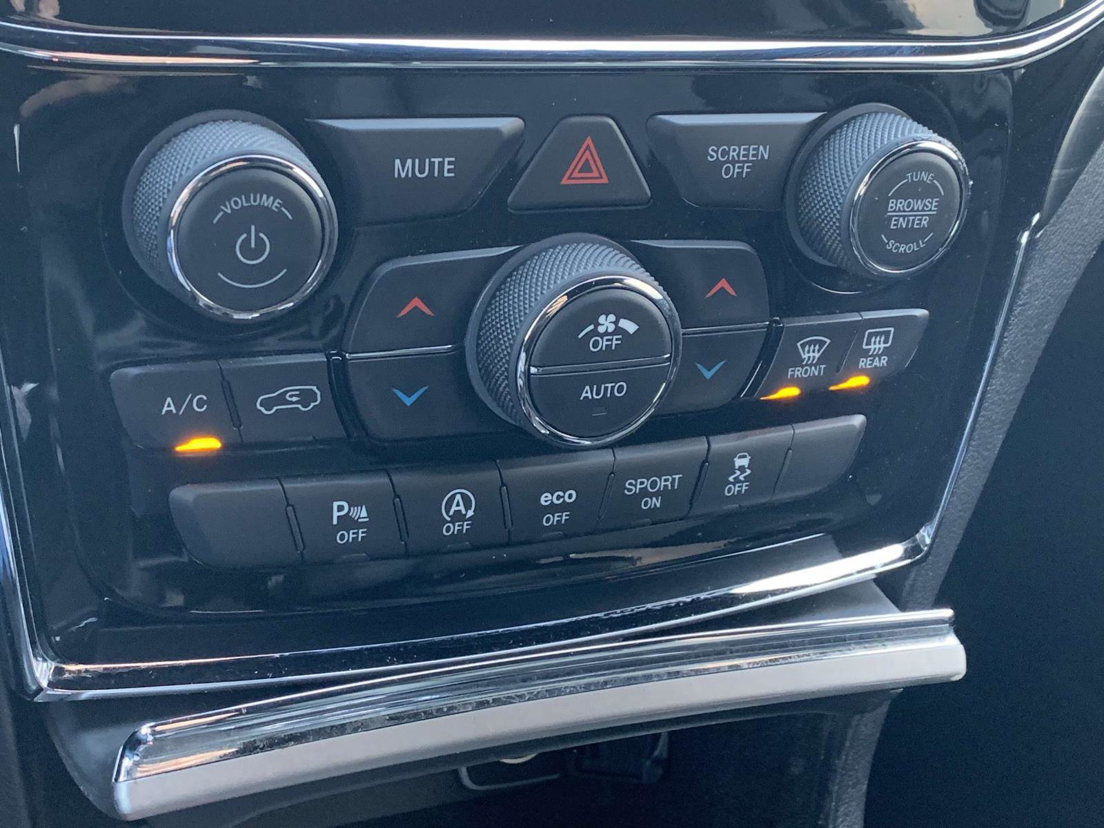 Used 2019 Jeep Grand Cherokee Altitude image 11