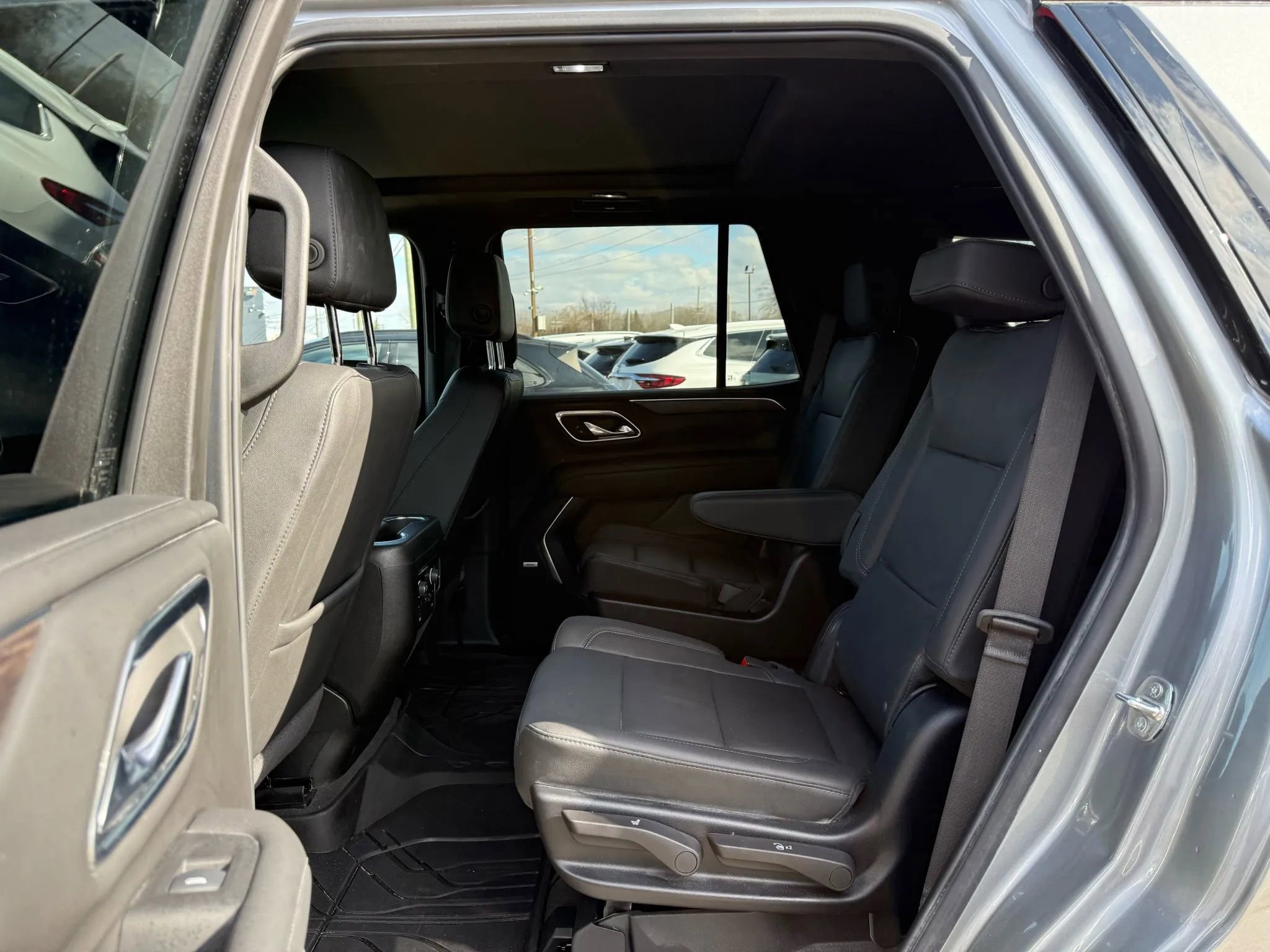 Used 2024 Chevrolet Tahoe Z71 w/ Luxury Package image 22