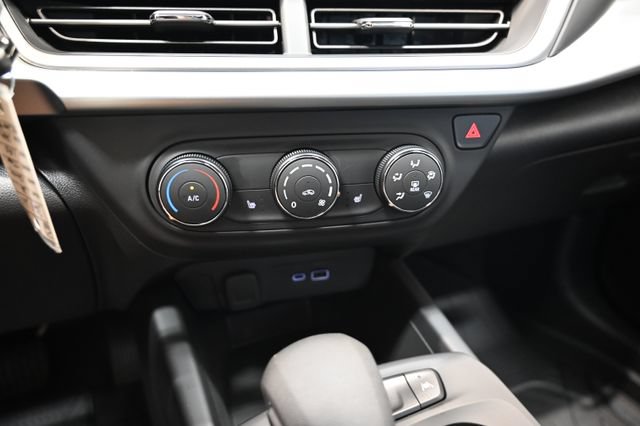 New 2026 Chevrolet Trax RS w/ Sunroof Package FWD image 17