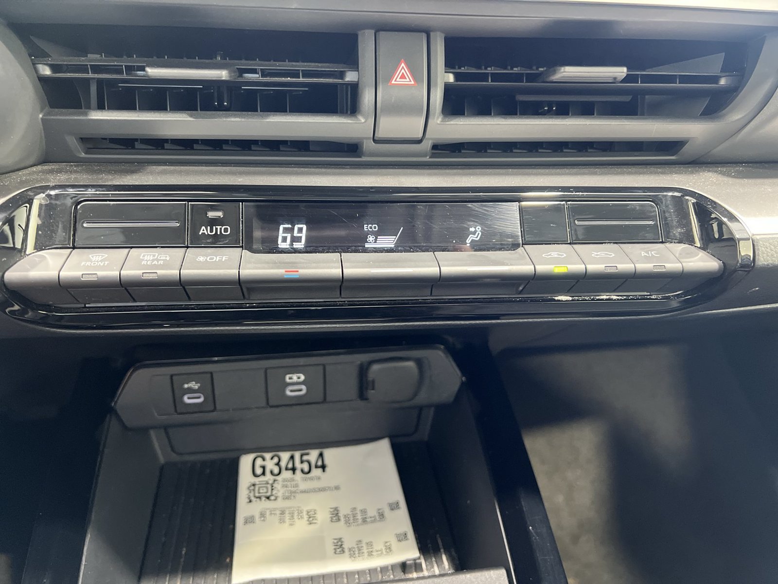 Used 2025 Toyota Prius LE FWD image 19