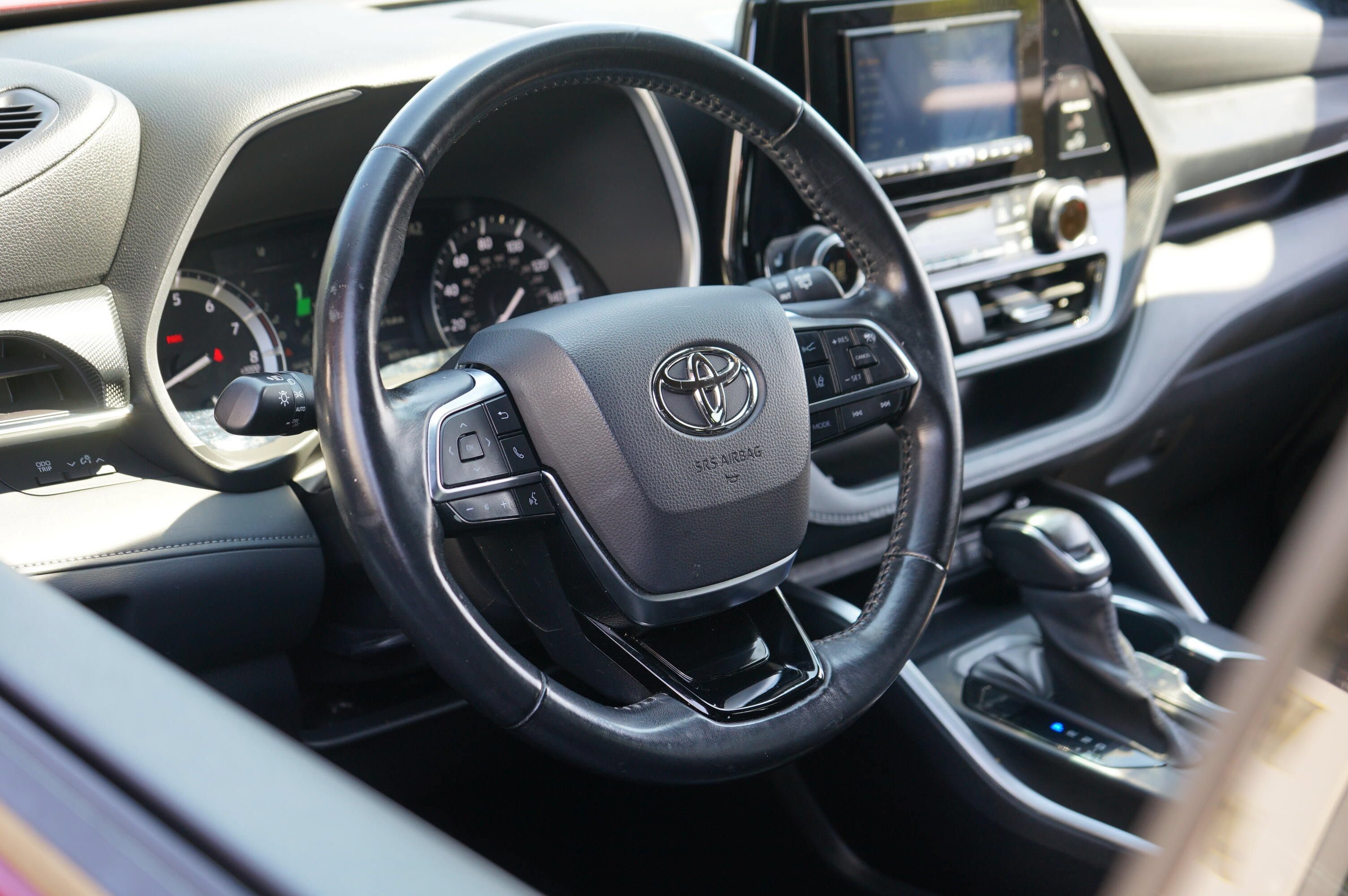 Used 2021 Toyota Highlander XSE AWD/4WD image 11