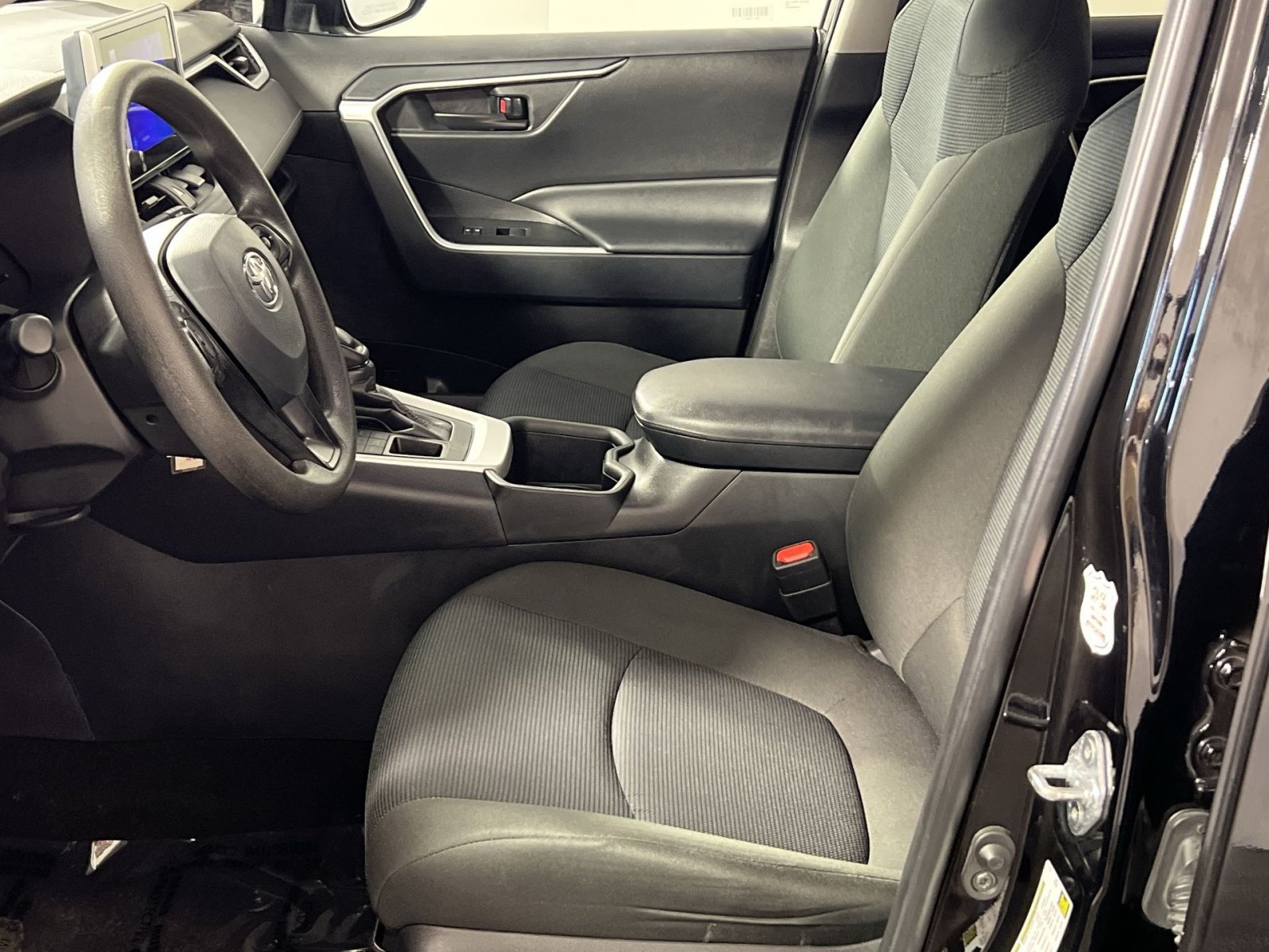 Used 2025 Toyota RAV4 LE AWD/4WD image 13