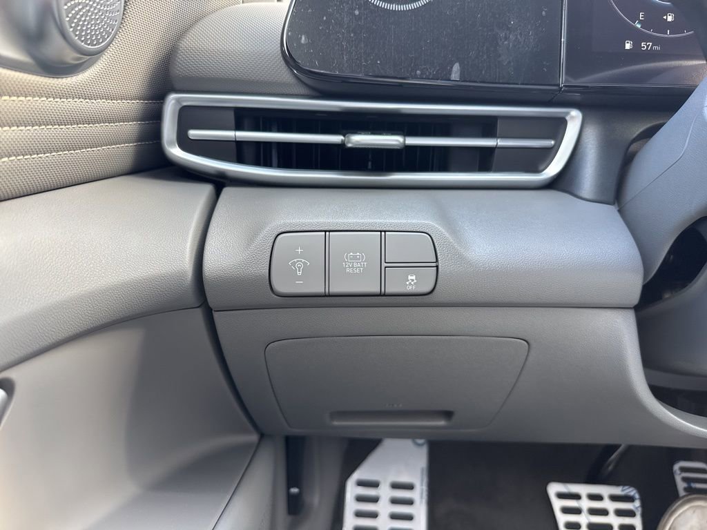 New 2025 Hyundai Elantra SEL image 30