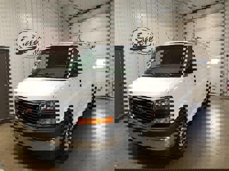 Used 2017 GMC Savana 2500 Extended image 1