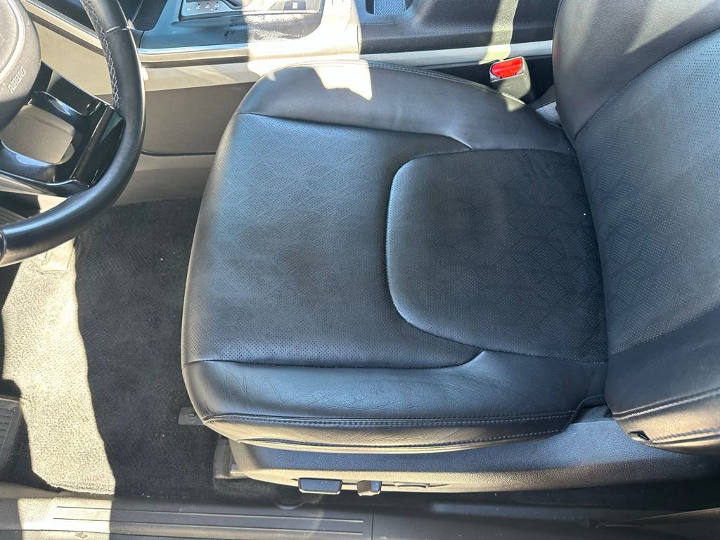 Used 2022 Kia Carnival LX image 23