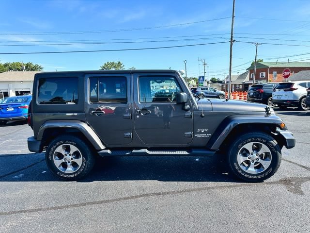 Used 2017 Jeep Wrangler Unlimited Sahara AWD/4WD image 9