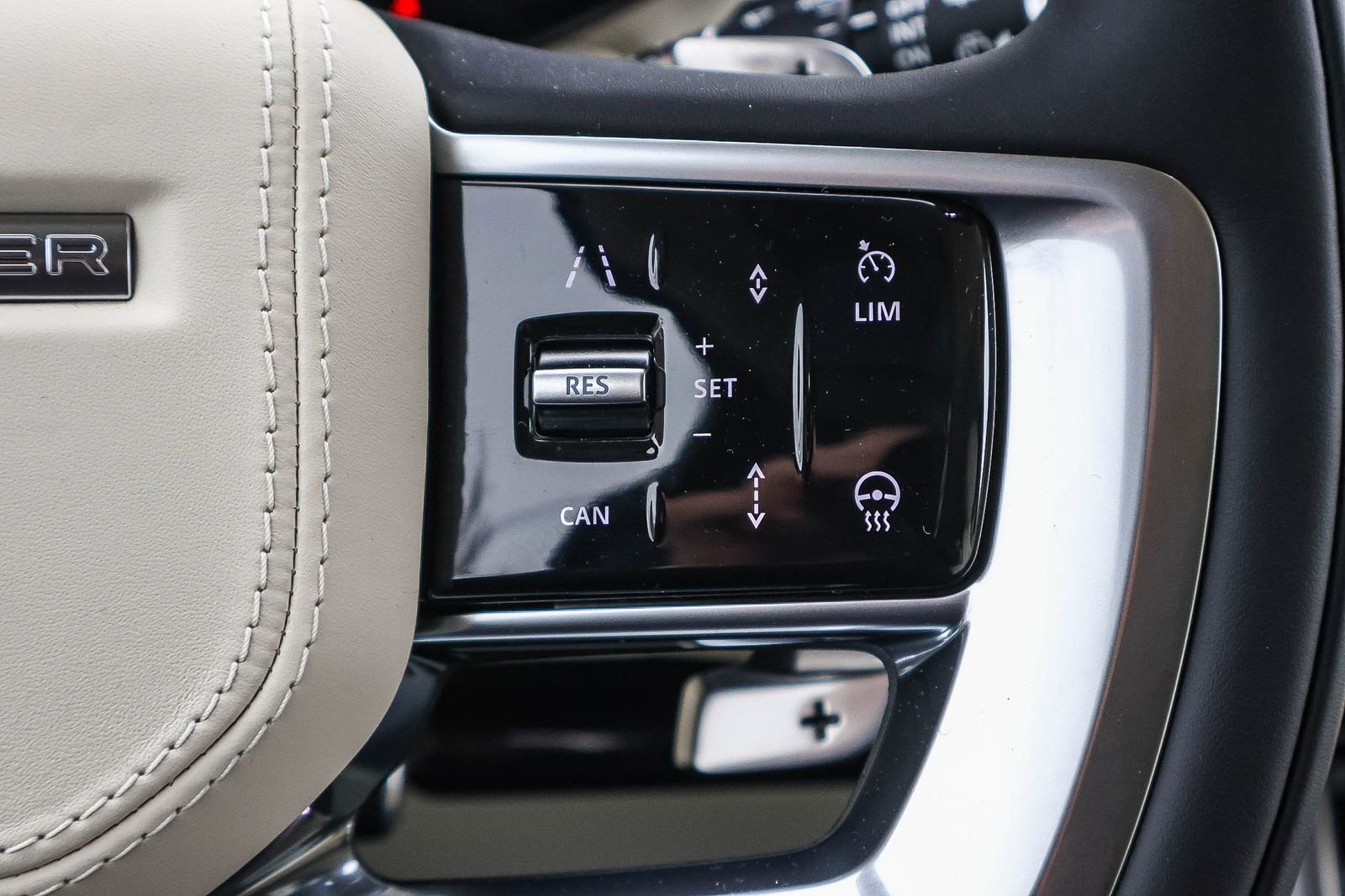 New 2026 Land Rover Range Rover SE image 36