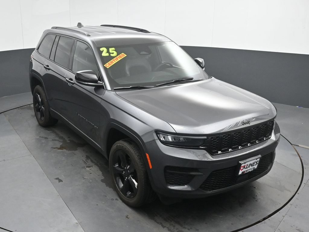 Used 2025 Jeep Grand Cherokee Altitude AWD/4WD image 33