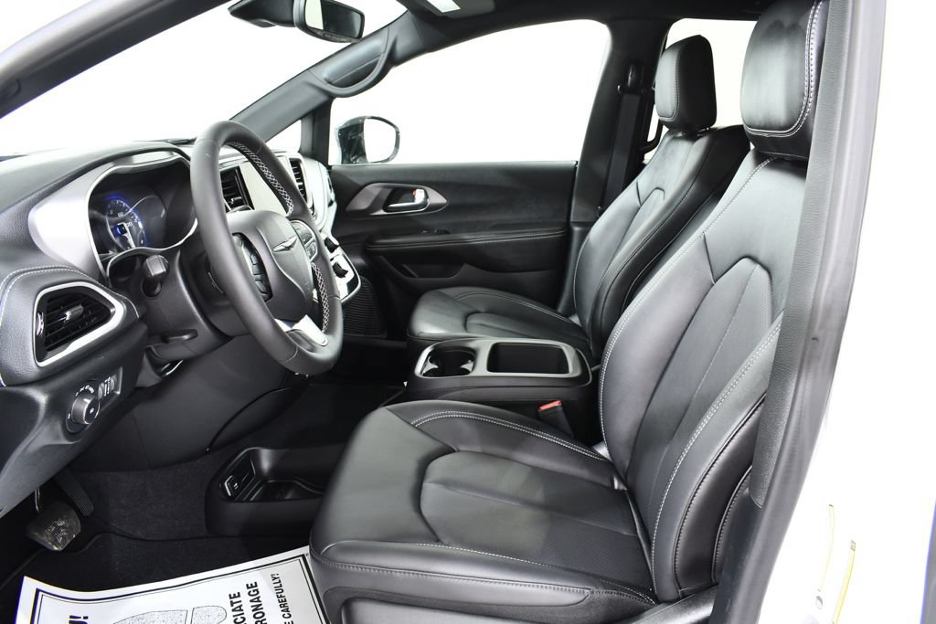 Used 2026 Chrysler Pacifica Select FWD image 7