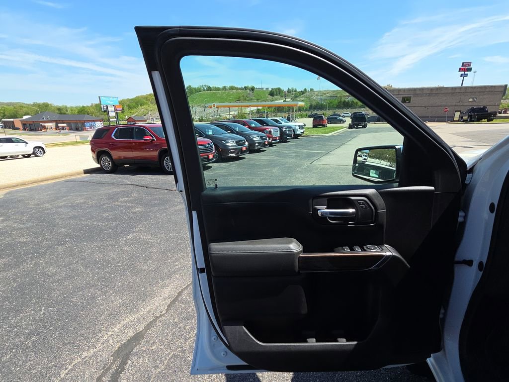 Used 2021 Chevrolet Silverado 1500 LT AWD/4WD image 13