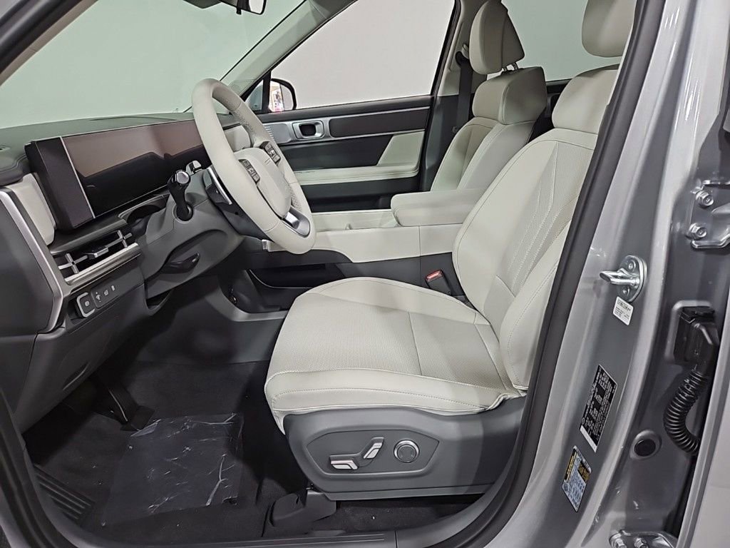 Used 2025 Hyundai Santa Fe SEL image 11