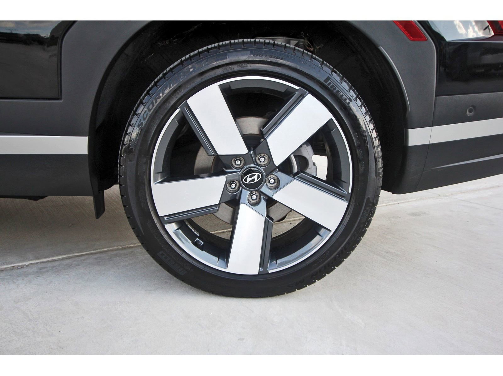 Used 2024 Hyundai Santa Fe Limited image 31