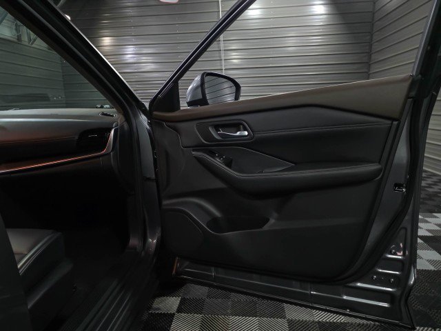 Used 2022 Nissan Rogue SV w/ SV Premium Package image 32