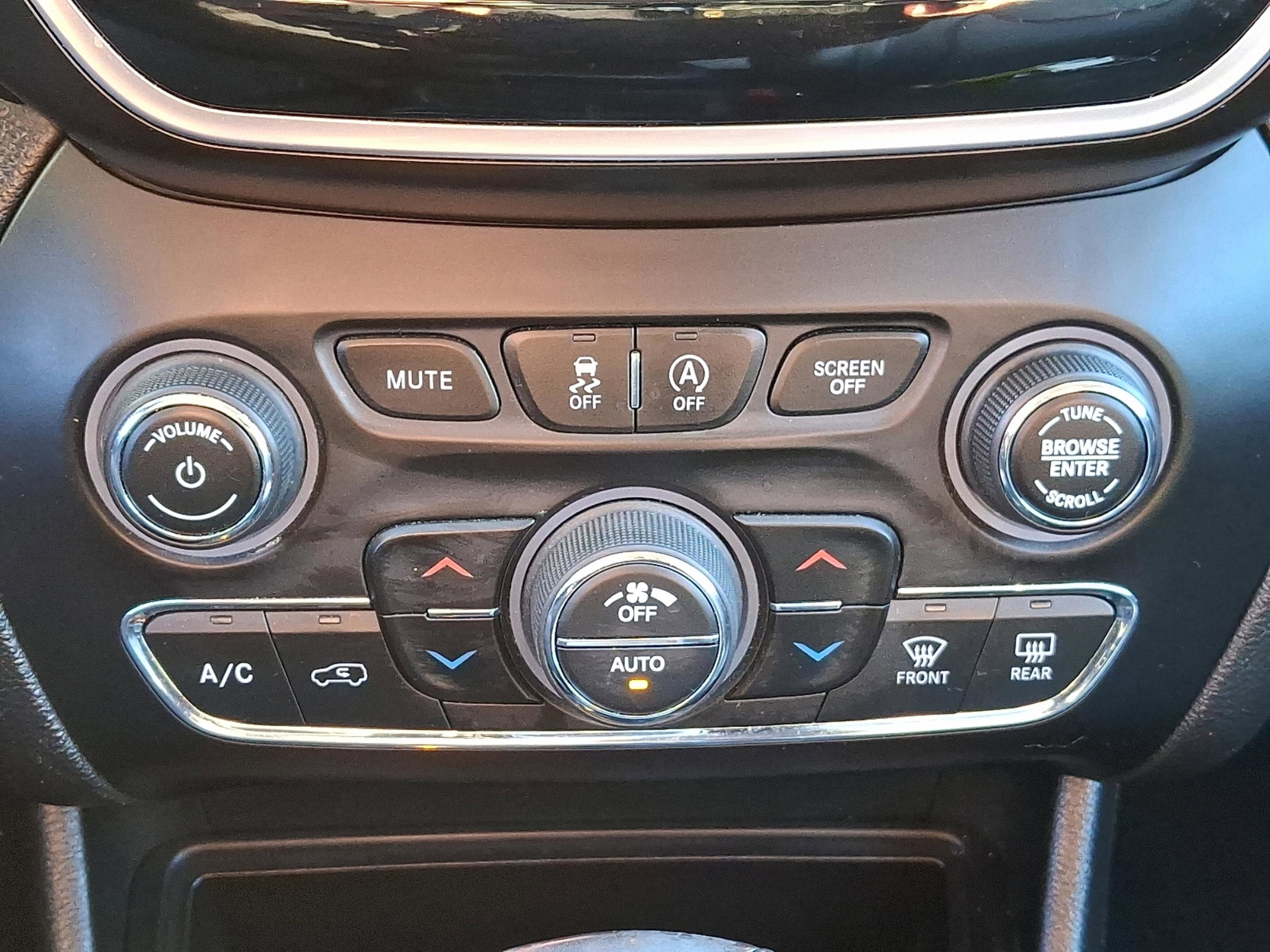 Certified 2019 Jeep Cherokee Limited image 15