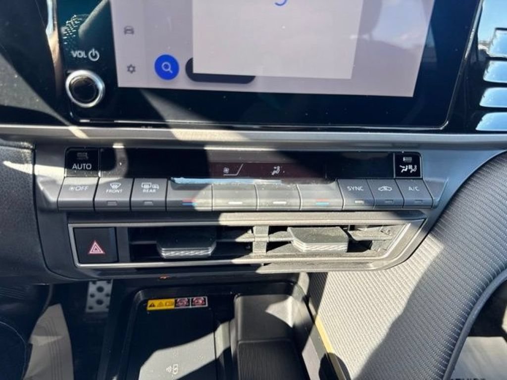 Used 2025 Toyota Camry SE FWD image 32