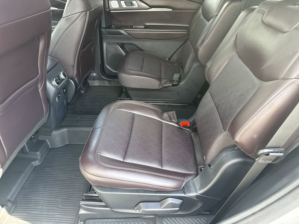 Used 2025 Ford Explorer Platinum image 20