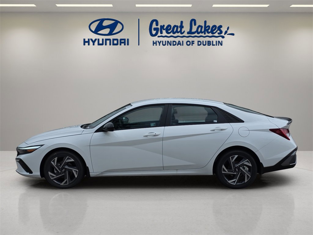 New 2025 Hyundai Elantra SEL image 2