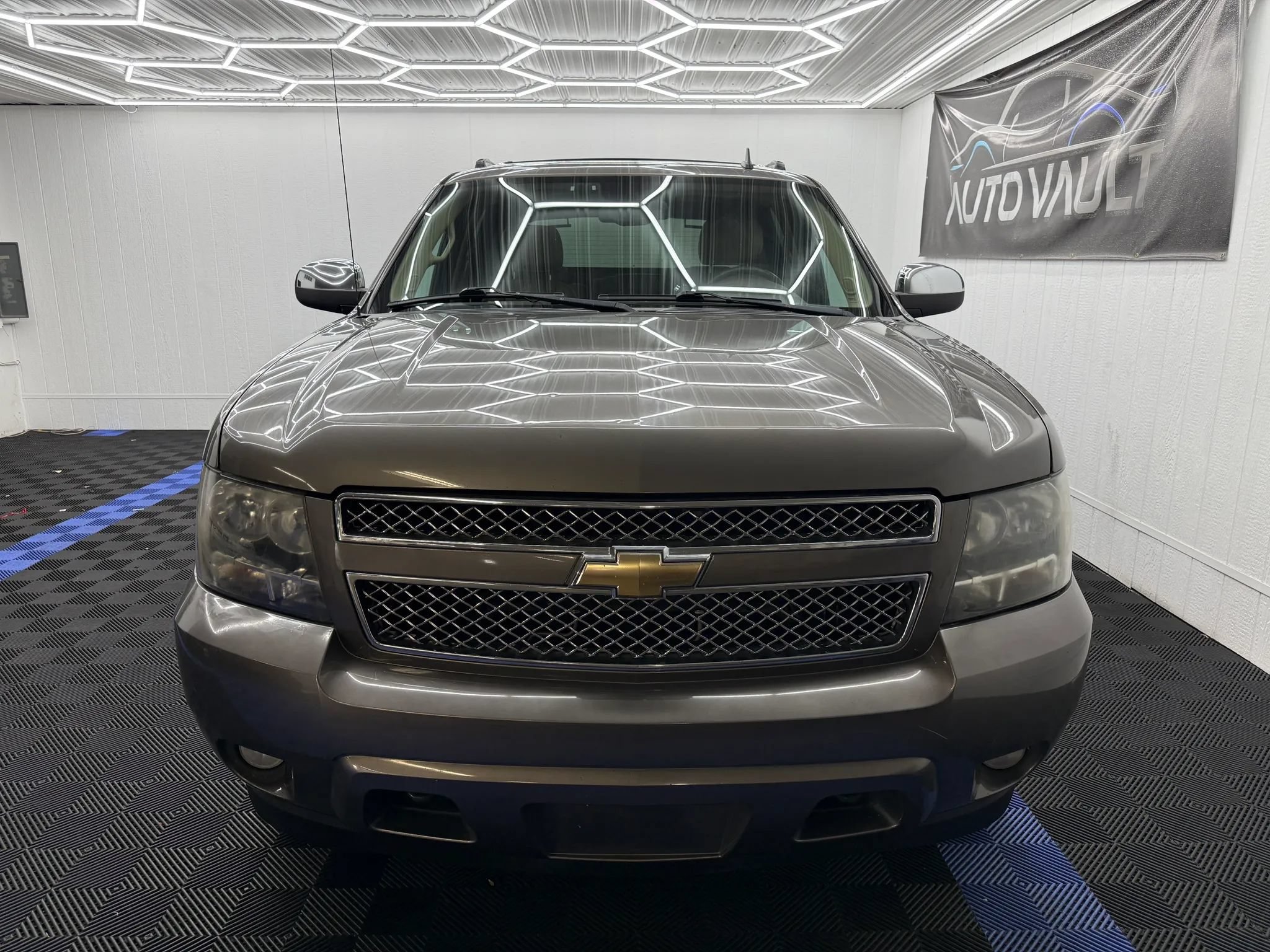 Used 2011 Chevrolet Avalanche LTZ AWD/4WD image 4