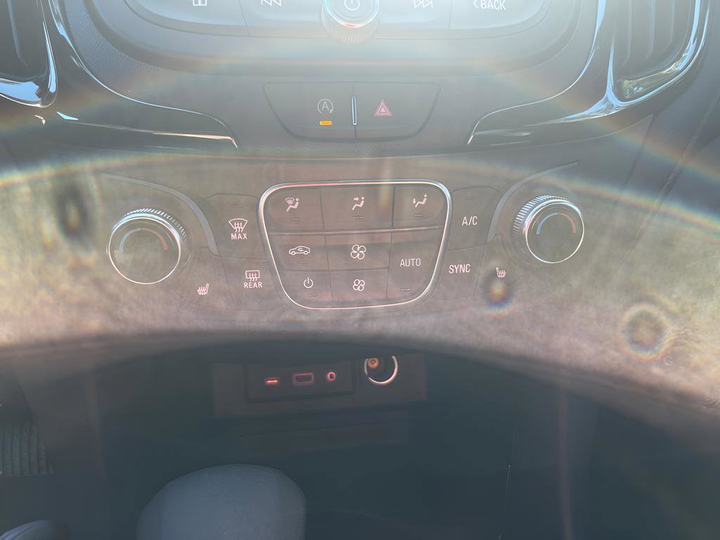 Used 2022 Chevrolet Equinox RS w/ Infotainment Package image 30