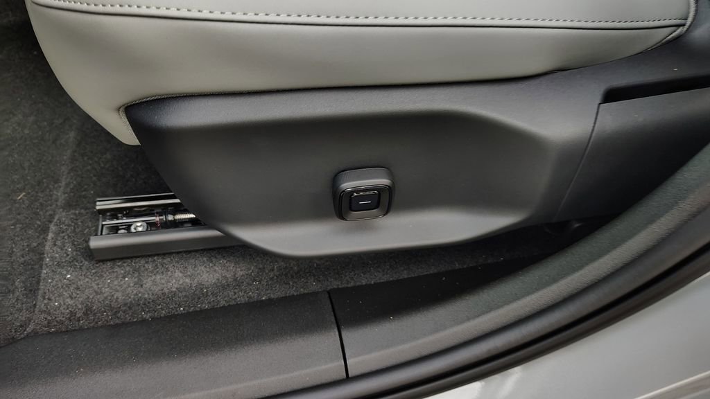 New 2026 Volvo EX30 Plus w/ Climate Package image 8