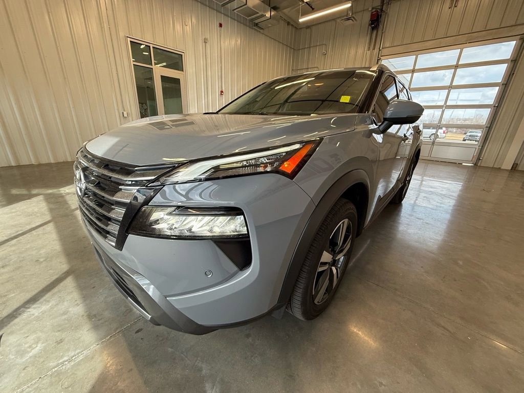 Used 2025 Nissan Rogue SL w/ SL Premium Package image 16