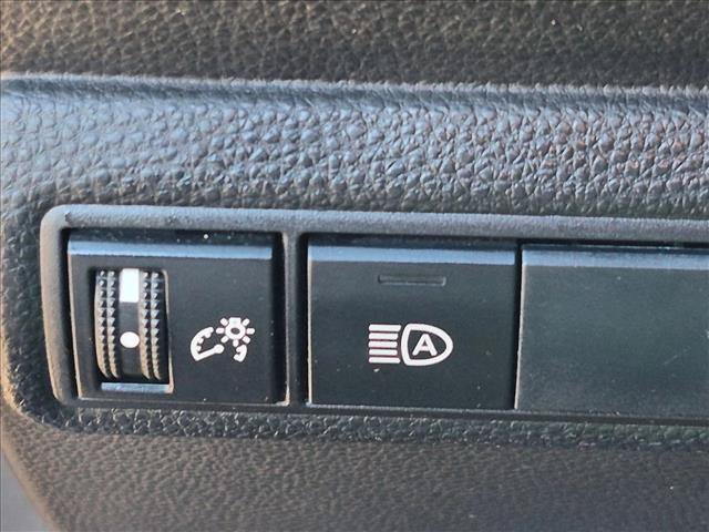 Used 2020 Toyota Corolla LE FWD image 12