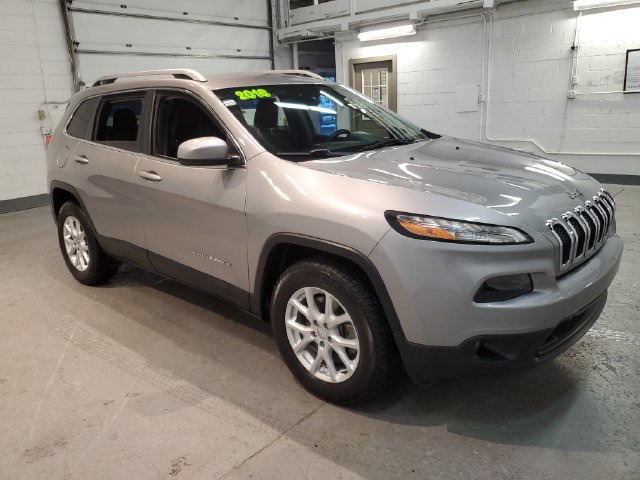 Used 2016 Jeep Cherokee Latitude AWD/4WD image 9