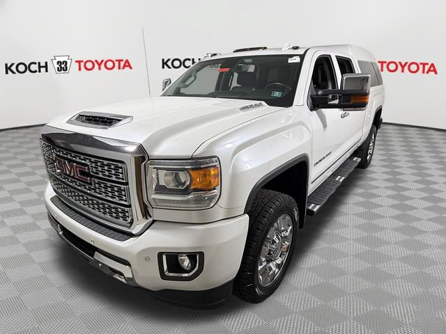 Used 2018 GMC Sierra 2500 Denali w/ Duramax Plus Package AWD/4WD image 3