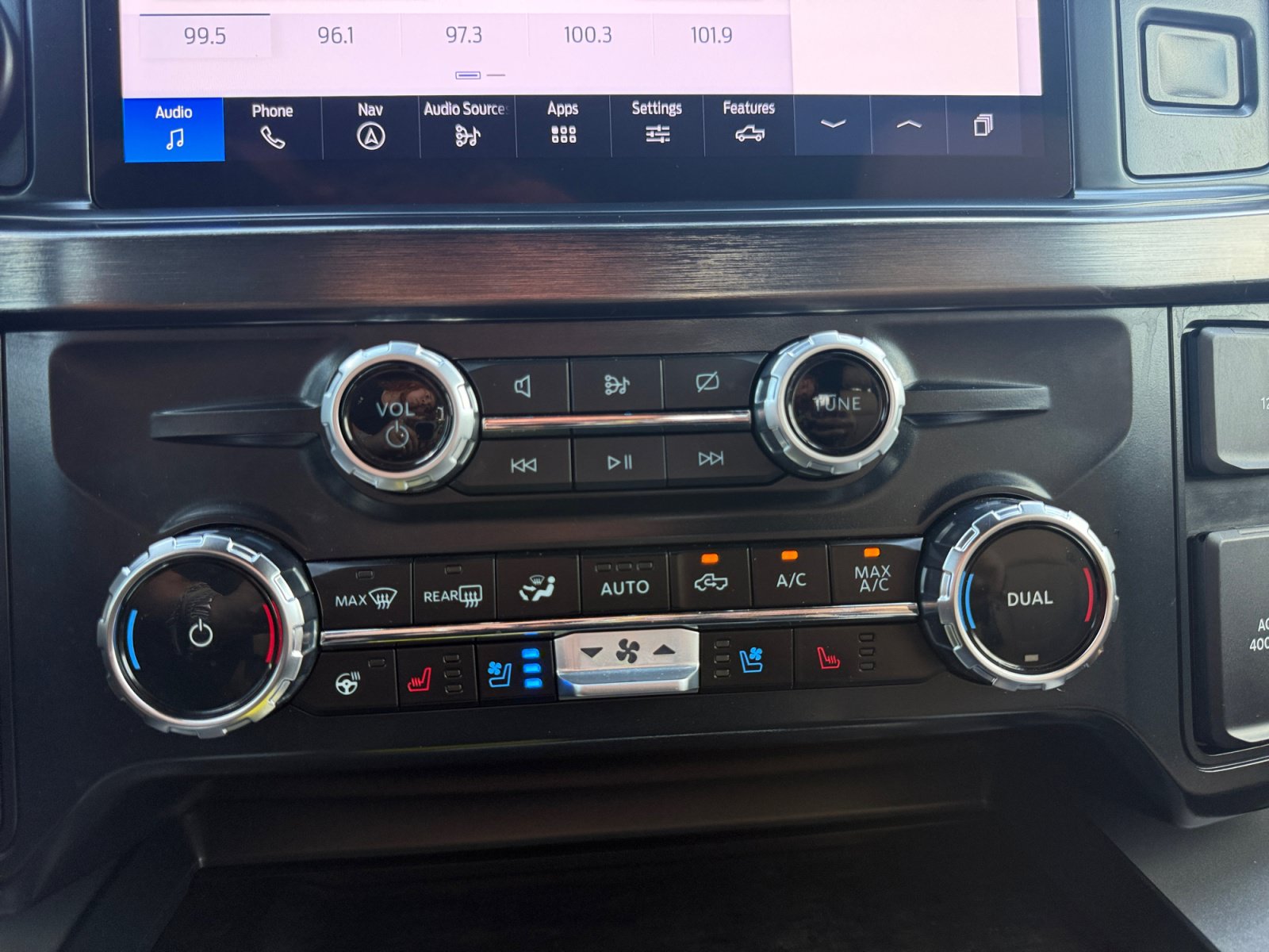 Used 2024 Ford F350 Lariat w/ Lariat Ultimate Package AWD/4WD image 13