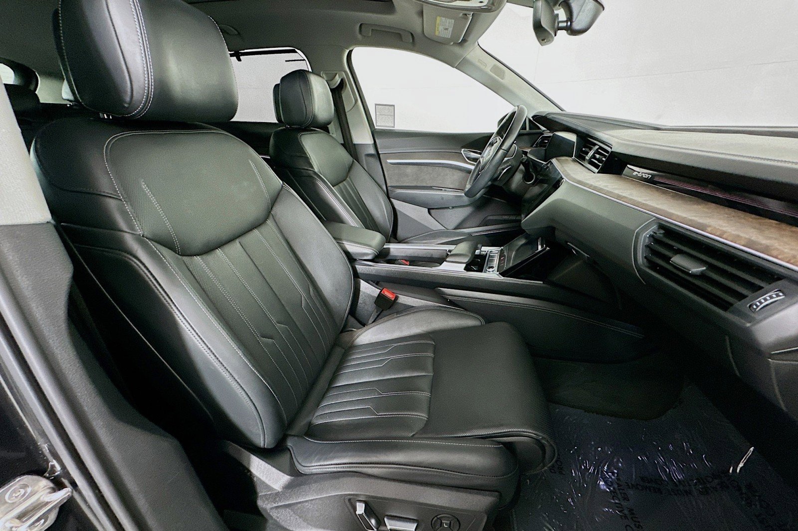 Used 2019 Audi e-tron Prestige w/ Prestige Package image 8