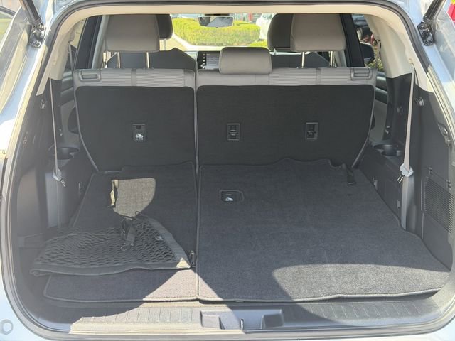 Used 2022 Toyota Highlander LE FWD image 23