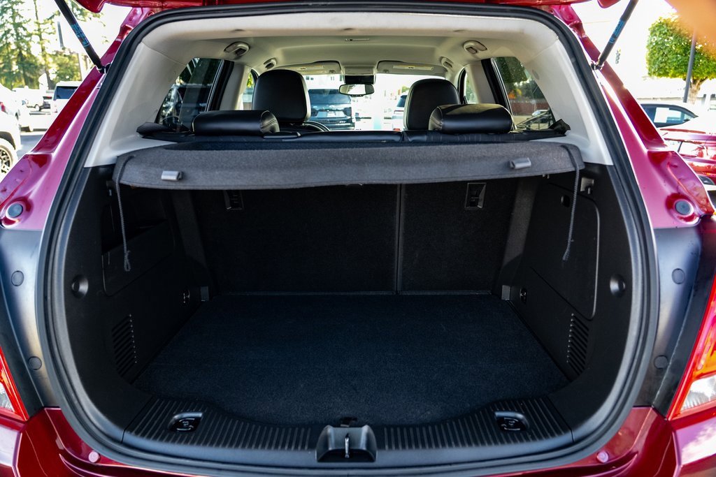 Used 2022 Chevrolet Trax LT w/ LT Convenience Package image 24