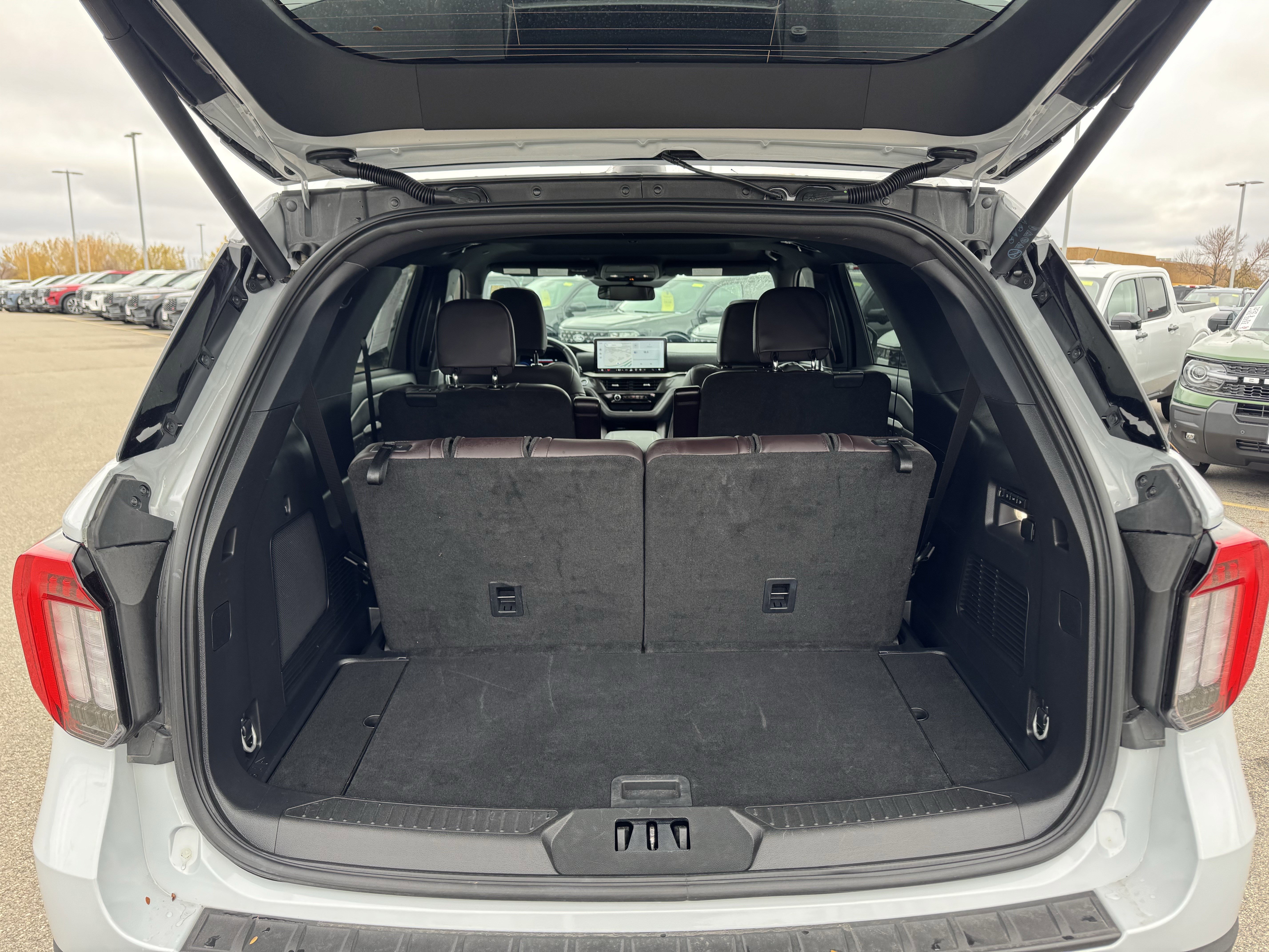 Certified 2025 Ford Explorer Platinum w/ LUX Leather Package image 22