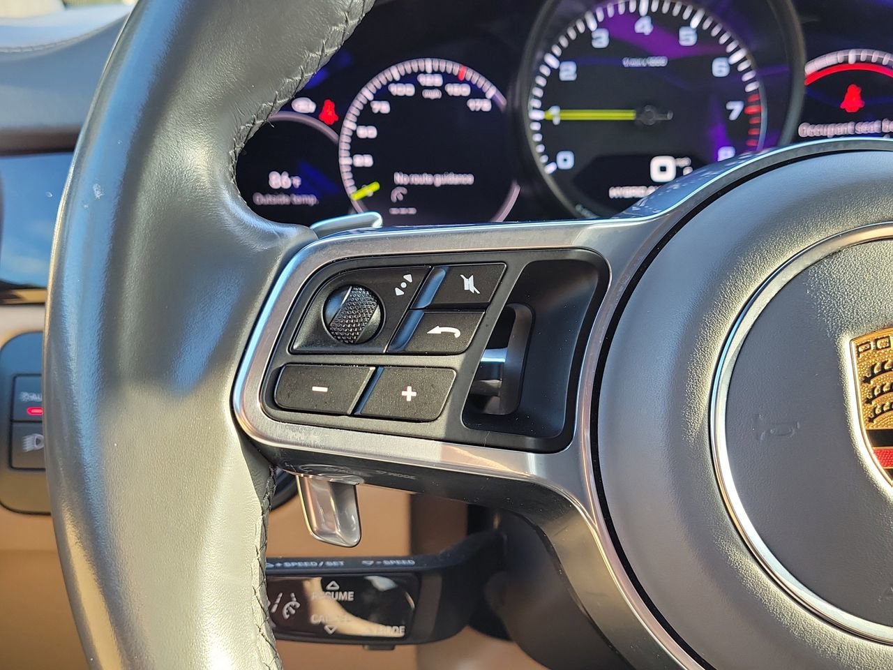 Used 2023 Porsche Cayenne Platinum Edition image 29