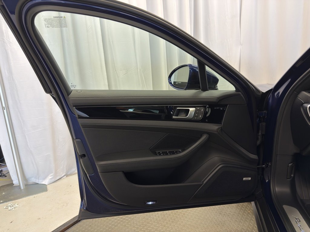 Certified 2023 Porsche Panamera 4 image 7