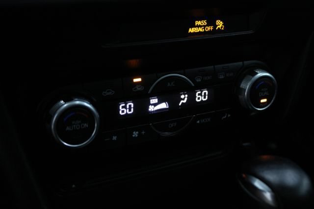 Used 2015 MAZDA MAZDA3 i Touring w/ Technology Package FWD image 19
