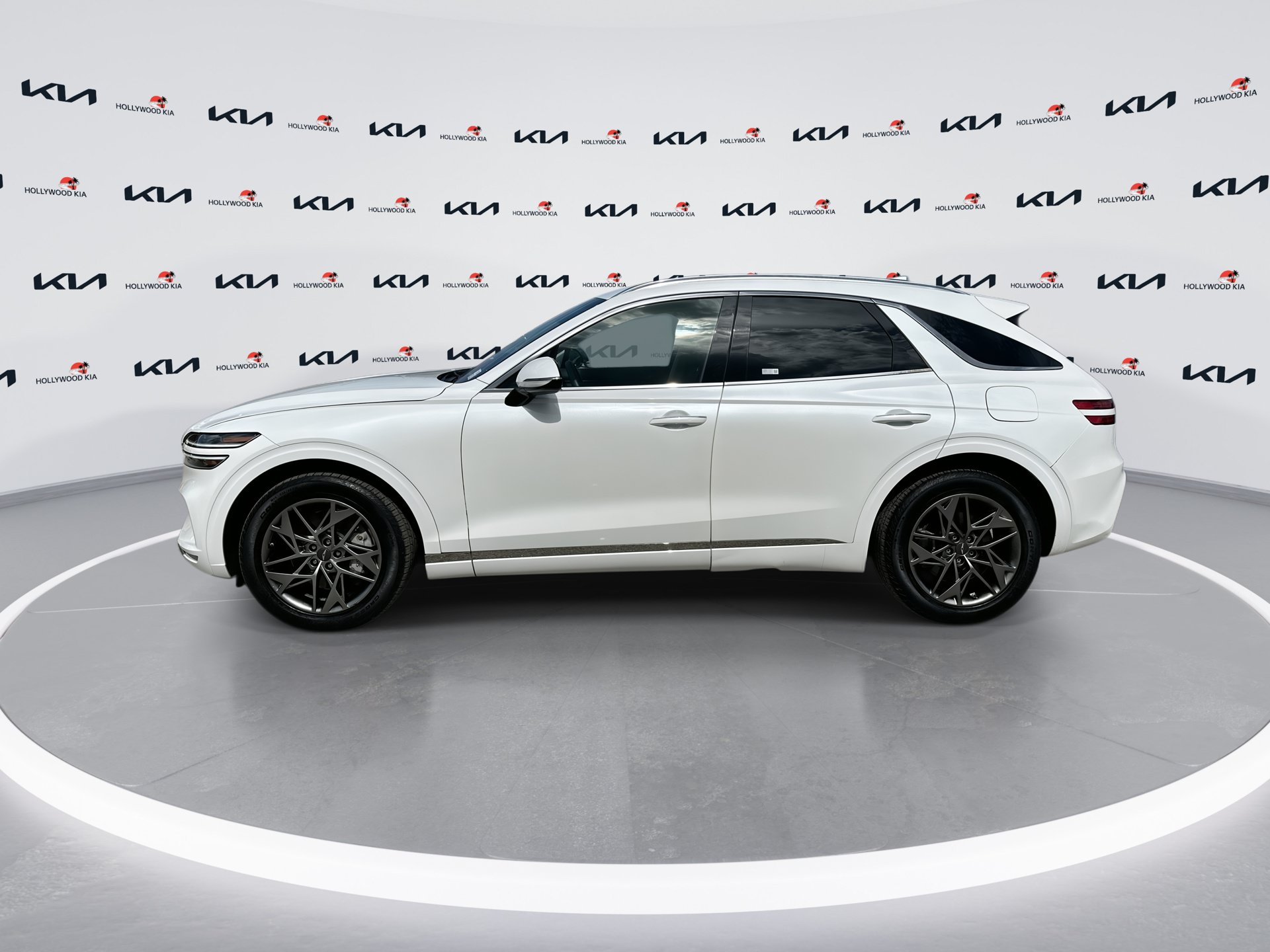 Used 2025 Genesis GV70 2.5T AWD/4WD image 6