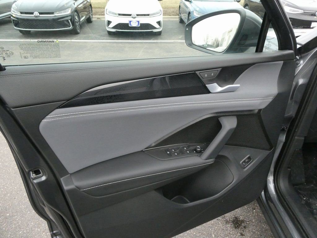 New 2026 Volkswagen Tiguan SE image 14