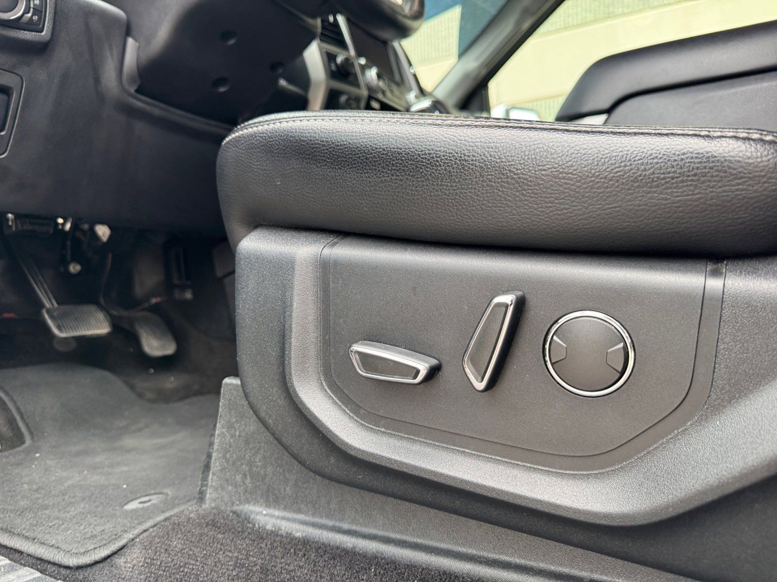 Used 2018 Ford F150 Lariat w/ Equipment Group 502A Luxury image 20