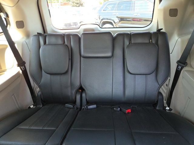 Used 2012 Chrysler Town & Country Touring-L w/ Driver Convenience Group FWD image 26