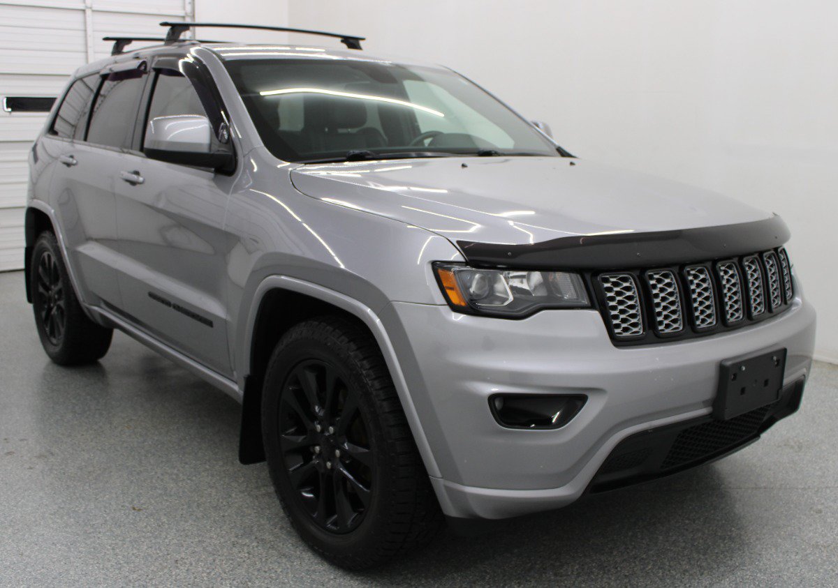 Used 2019 Jeep Grand Cherokee Altitude AWD/4WD image 4