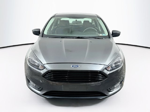 Used 2018 Ford Focus SE w/ SE Appearance Package FWD image 2