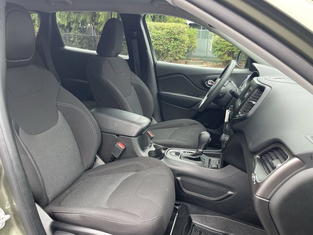 Used 2021 Jeep Cherokee Latitude FWD image 25