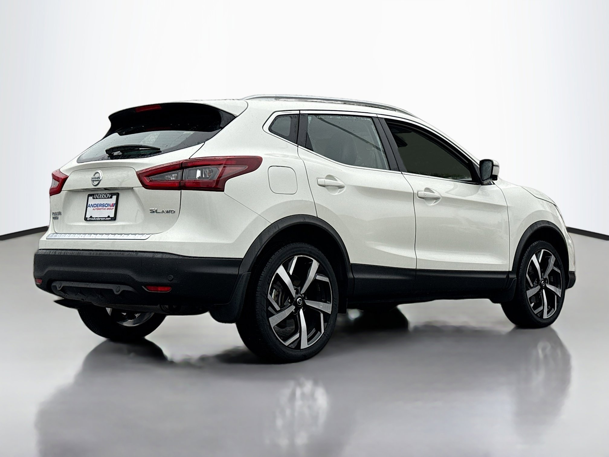Used 2022 Nissan Rogue Sport SL image 2