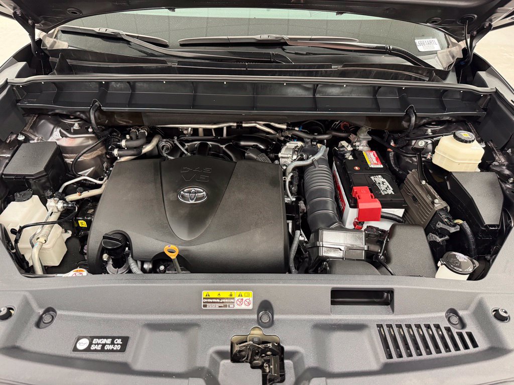 Used 2021 Toyota Highlander XLE FWD image 25