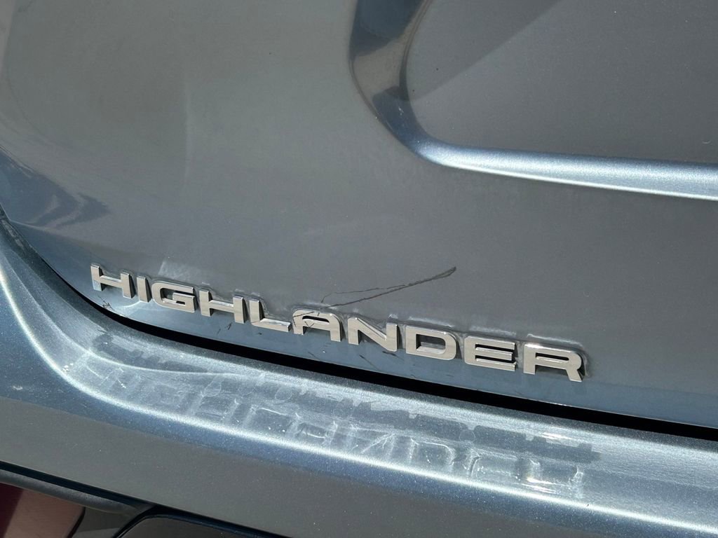 Used 2021 Toyota Highlander Limited FWD image 13