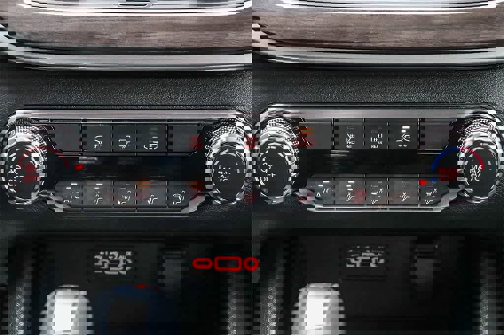 Used 2024 Nissan Altima 2.5 SV image 13